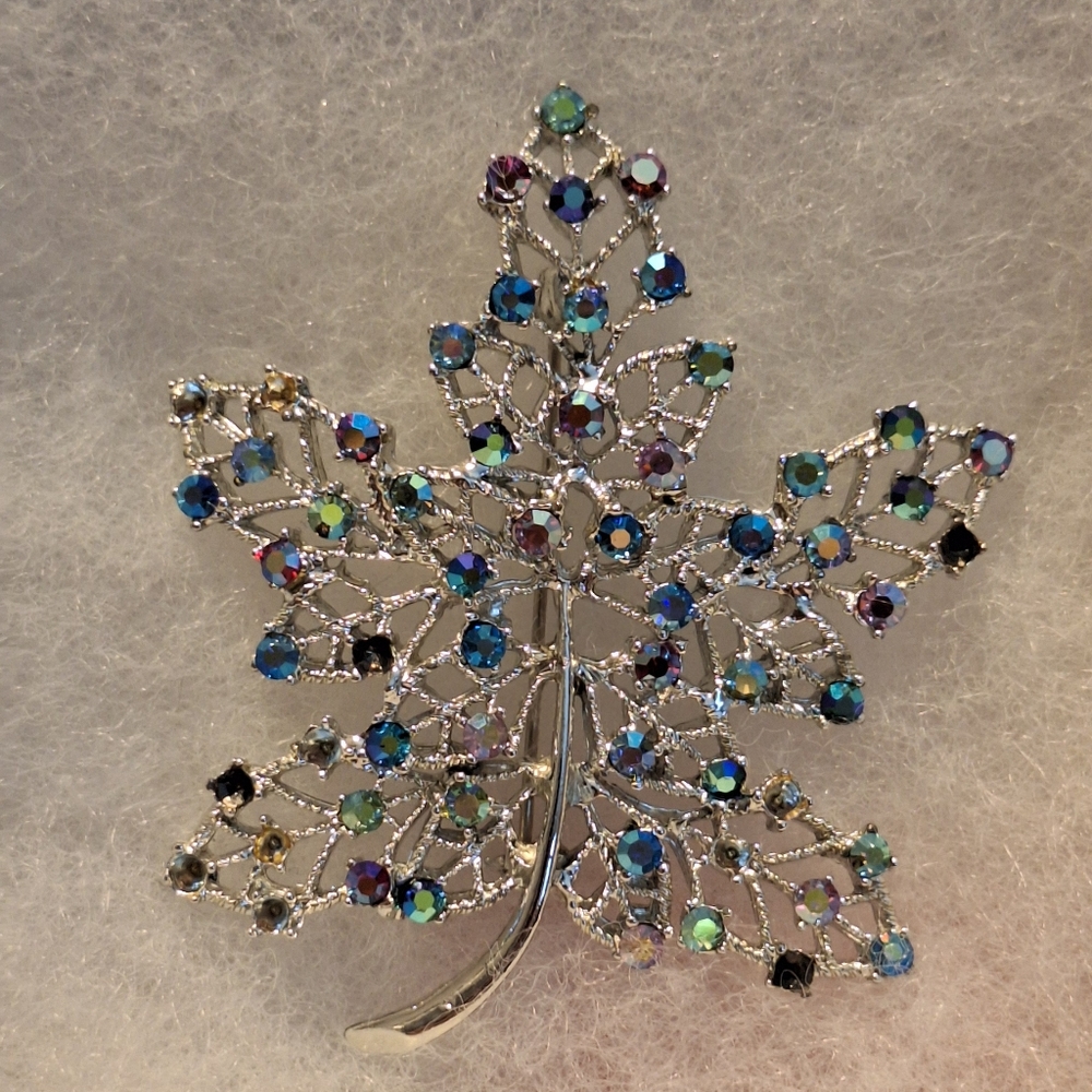 Elegant Silver Leaf Brooch with Multicolor Crystals - Picture 1 of 9